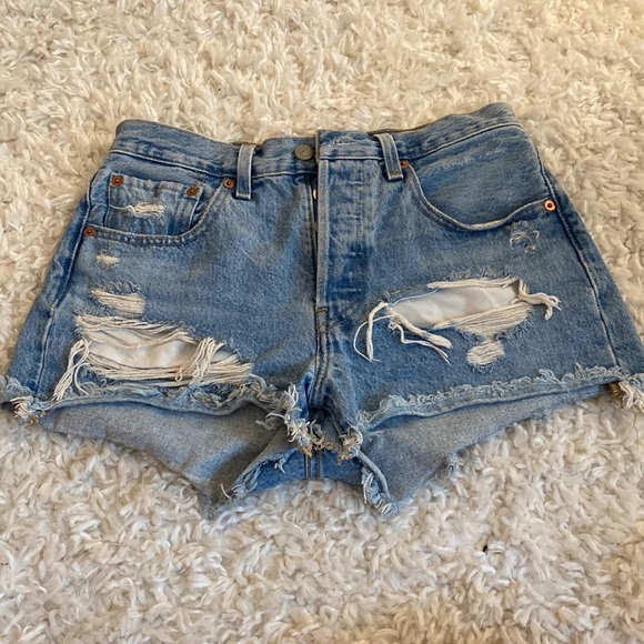 Levi’s 501 Jean Short - Picture 1 of 2